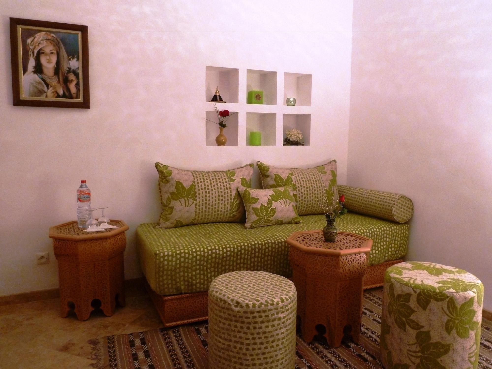 Riad Viva Marrakesh Bagian luar foto A Moroccan living room