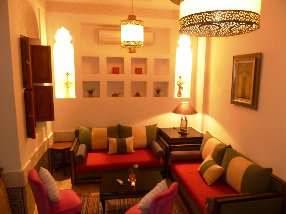 Riad Viva Marrakesh Bagian luar foto A Moroccan living room