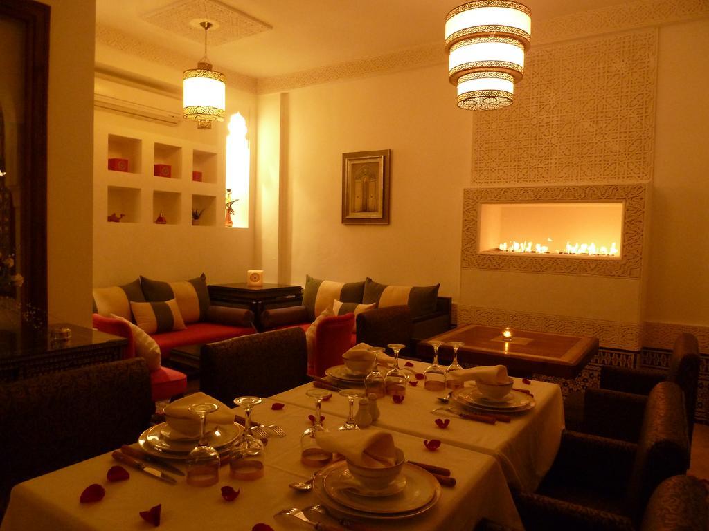 Riad Viva Marrakesh Bagian luar foto A Moroccan dining room