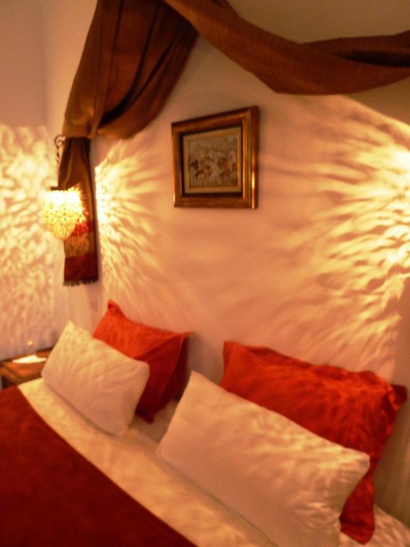 Riad Viva Marrakesh Bagian luar foto A Moroccan lamp