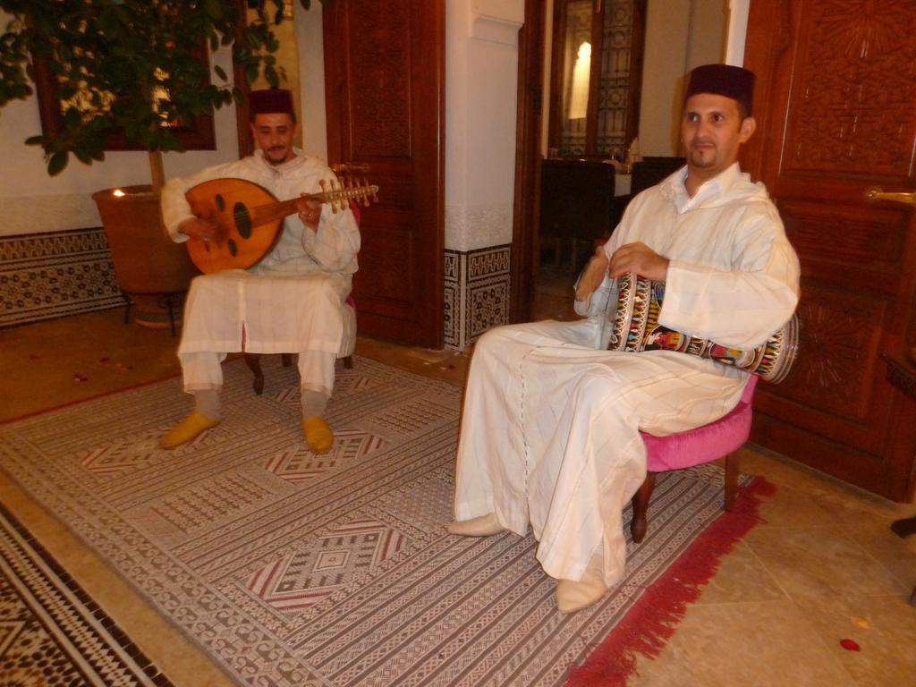 Riad Viva Marrakesh Bagian luar foto Gnaou musicians in Marrakech