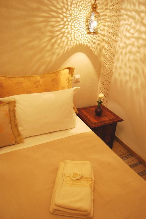 Riad Viva Marrakesh Bagian luar foto A nightstand