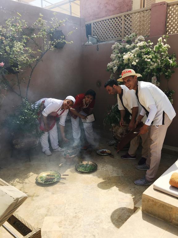 Riad Viva Marrakesh Bagian luar foto A ritual of the Ifa divination system
