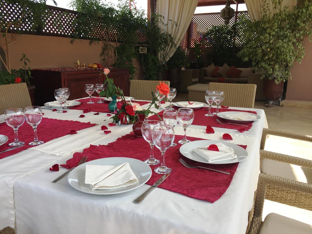 Riad Viva Marrakesh Bagian luar foto A table set for a meal