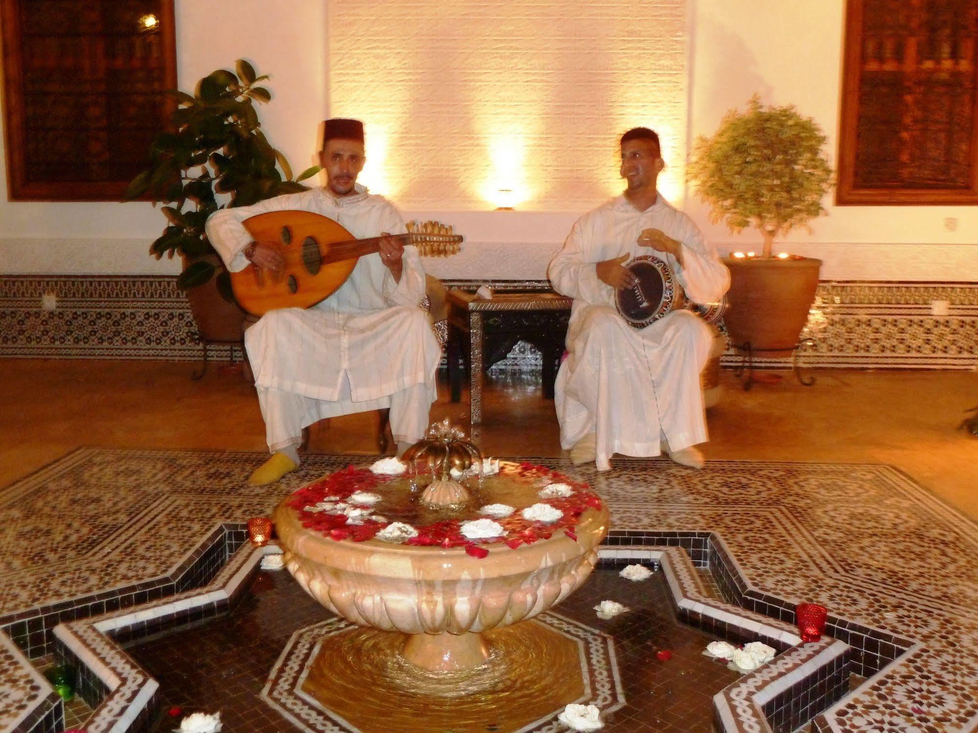 Riad Viva Marrakesh Bagian luar foto Gnaou musicians in Marrakech